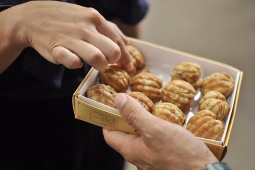Wild Walnut Cake outside the Yun Gang Grottoes
