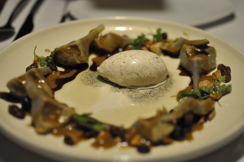 Ensalada de Alcachofa con pasas y sorbete de almendra a la vainilla (Artichoke salad with raisins and almond sorbet with vanilla)