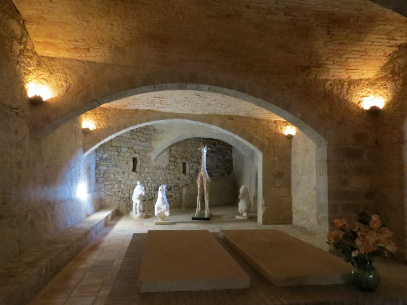 Gala´s tomb next to the empty tomb built for Dali